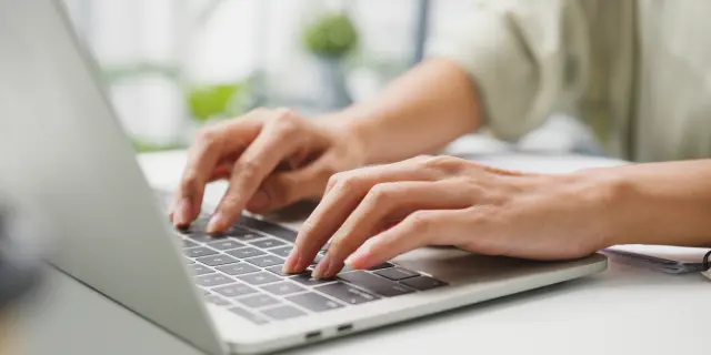 Vue ordinateur travailleur